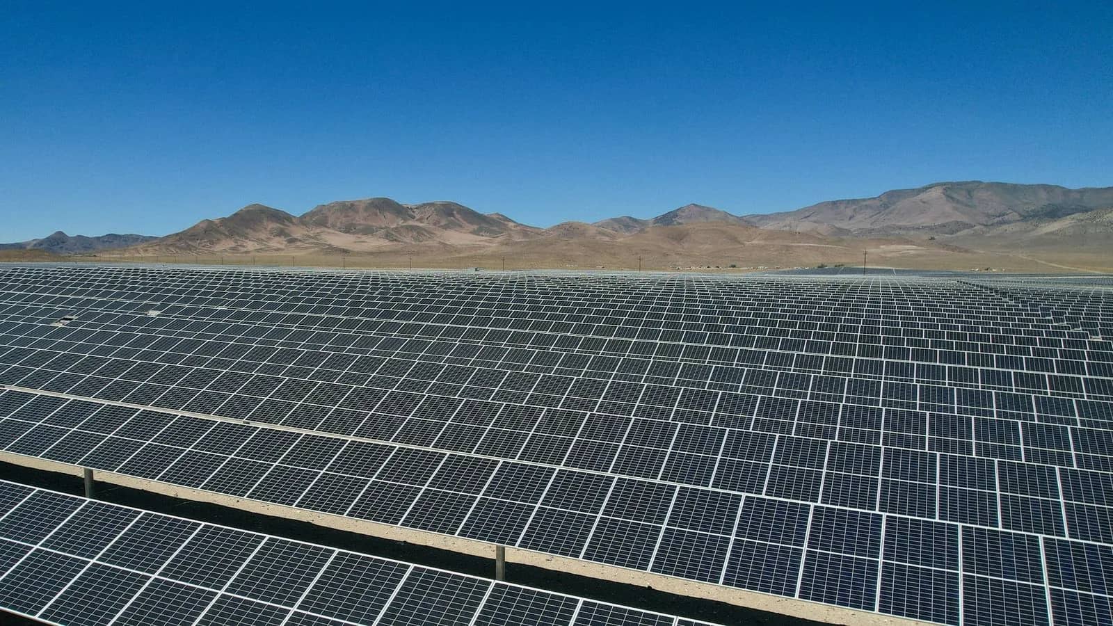 Solar power plant with photovoltaic panels